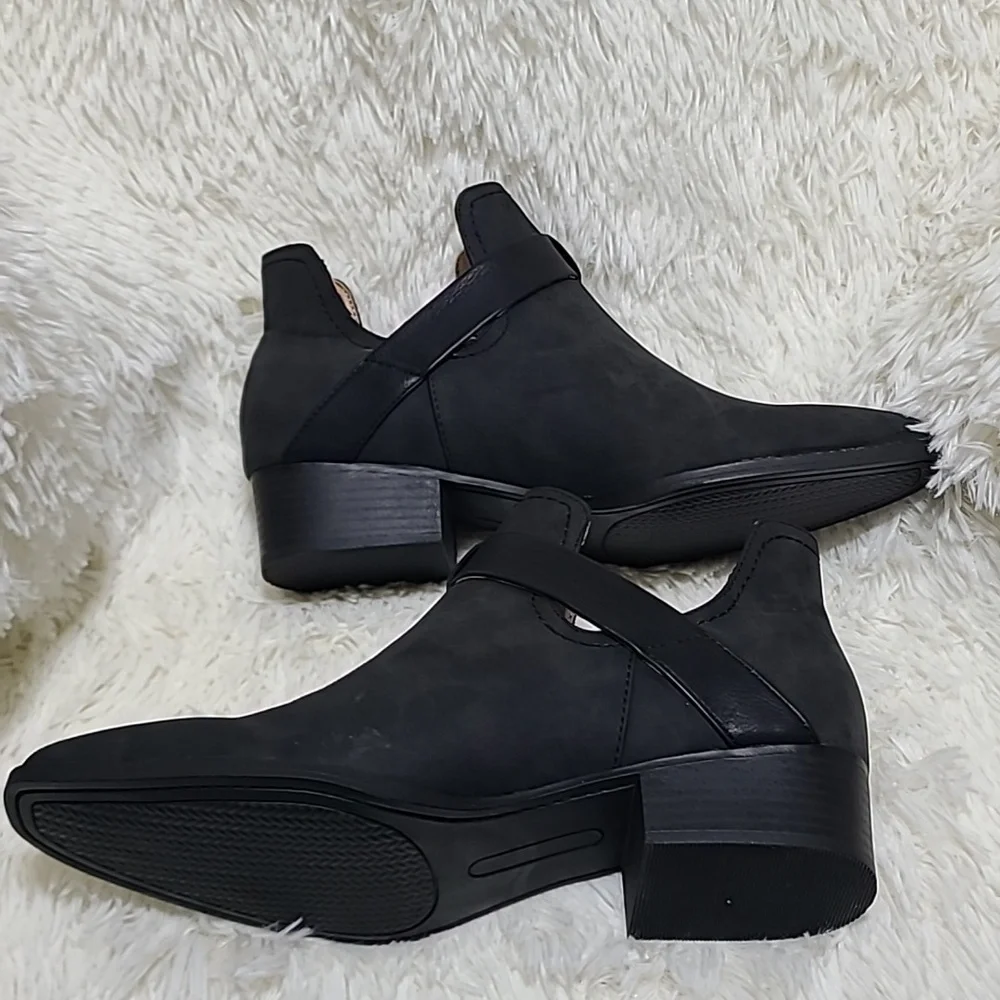WONDERLY Black Ankle Boots with Buckle‎ 1.4